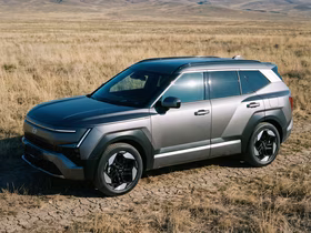 Hyundai Tucson пятого поколения в степи