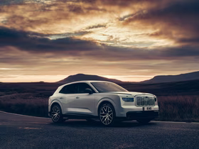Bentley представила спецверсию электрокроссовера Torcal First Edition — это самая мощная модель в линейке