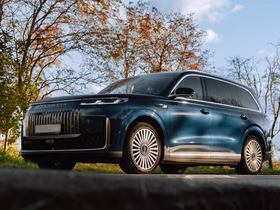 Esteo впервые возглавил продажи премиальных автомобилей в России — отечественный бренд обогнал Tank и BMW