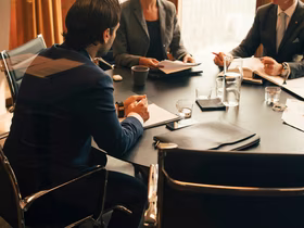 Налоги, земельные сделки и регулирование ИИ-технологий: названы главные юридические запросы бизнеса в 2025-м