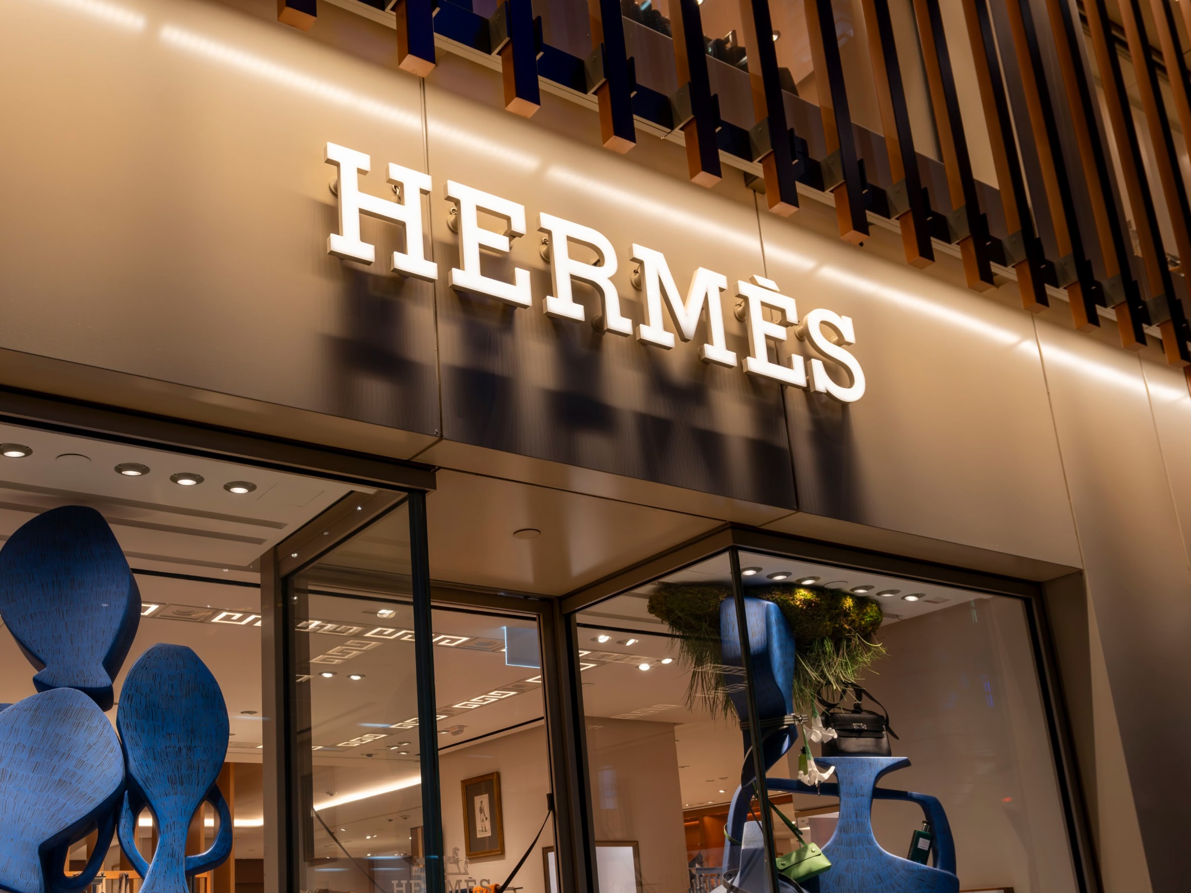 Hermes сообщил о сокращении продаж во II квартале 2026 года — акции компании упали на 10%