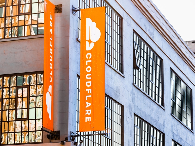 Масштабный сбой — второй раз за месяц: пользователи сообщают об ошибках в работе провайдера Cloudflare