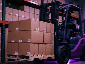 Ритейл снова против маркетплейсов: производители требуют приравнять цифровые платформы к торговым сетям