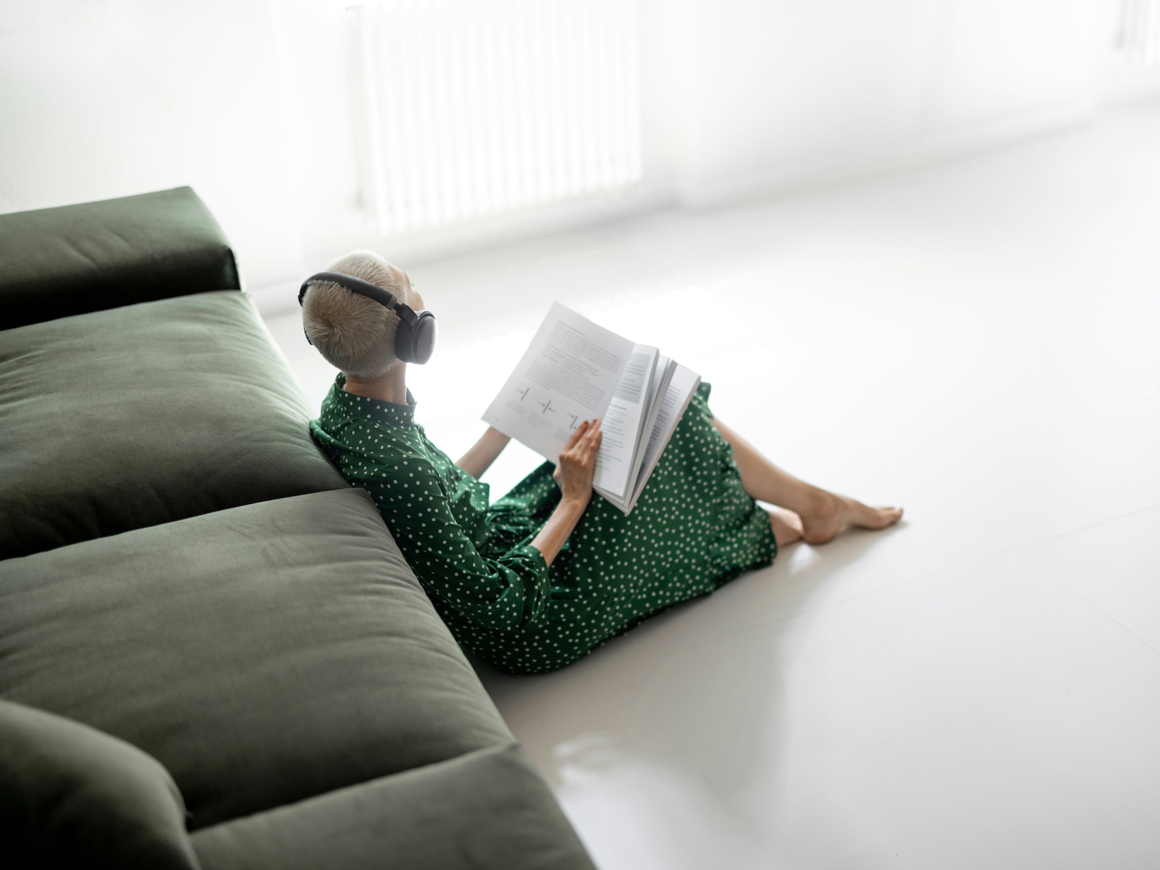 Книжный рынок в России переходит в цифру: в 2025-м в тренде — покупать подписку на месяц и совмещать чтение с аудио