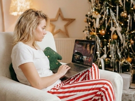 Рекордное количество россиян проведёт Новый 2026 год на работе — поездки по России просели до минимума