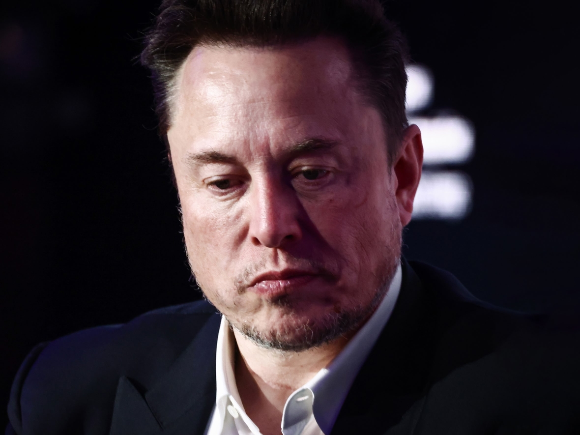 После новости о возможном получении $1 трлн Илон Маск потерял $10 млрд — на акциях Tesla, которые резко просели