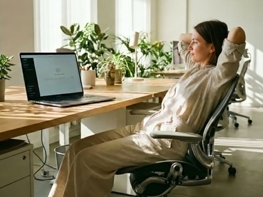 Создатели ChatGPT отмечают рост использования ИИ в 8 раз: нейросети экономят до часа рабочего времени ежедневно