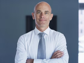 Глава McKinsey назвал три главных навыка для молодых специалистов в эпоху ИИ — амбиции, ценности и креативность