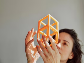 С 1 января 2026-го в России официально «появятся» новые профессии: среди них — копирайтер, SMM-менеджер, коуч