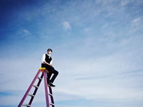 Каждая четвёртая крупная компания в России подняла цены с начала 2026-го: эксперты связывают это с ростом НДС