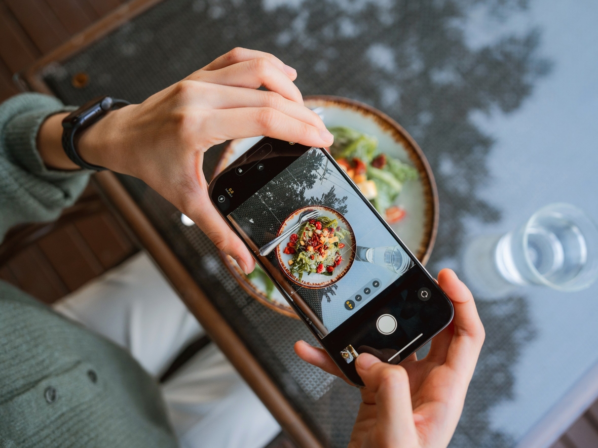 Обед по бартеру — теперь официально: Яндекс Еда запустила платформу «Есть контакт» для связи блогеров и ресторанов