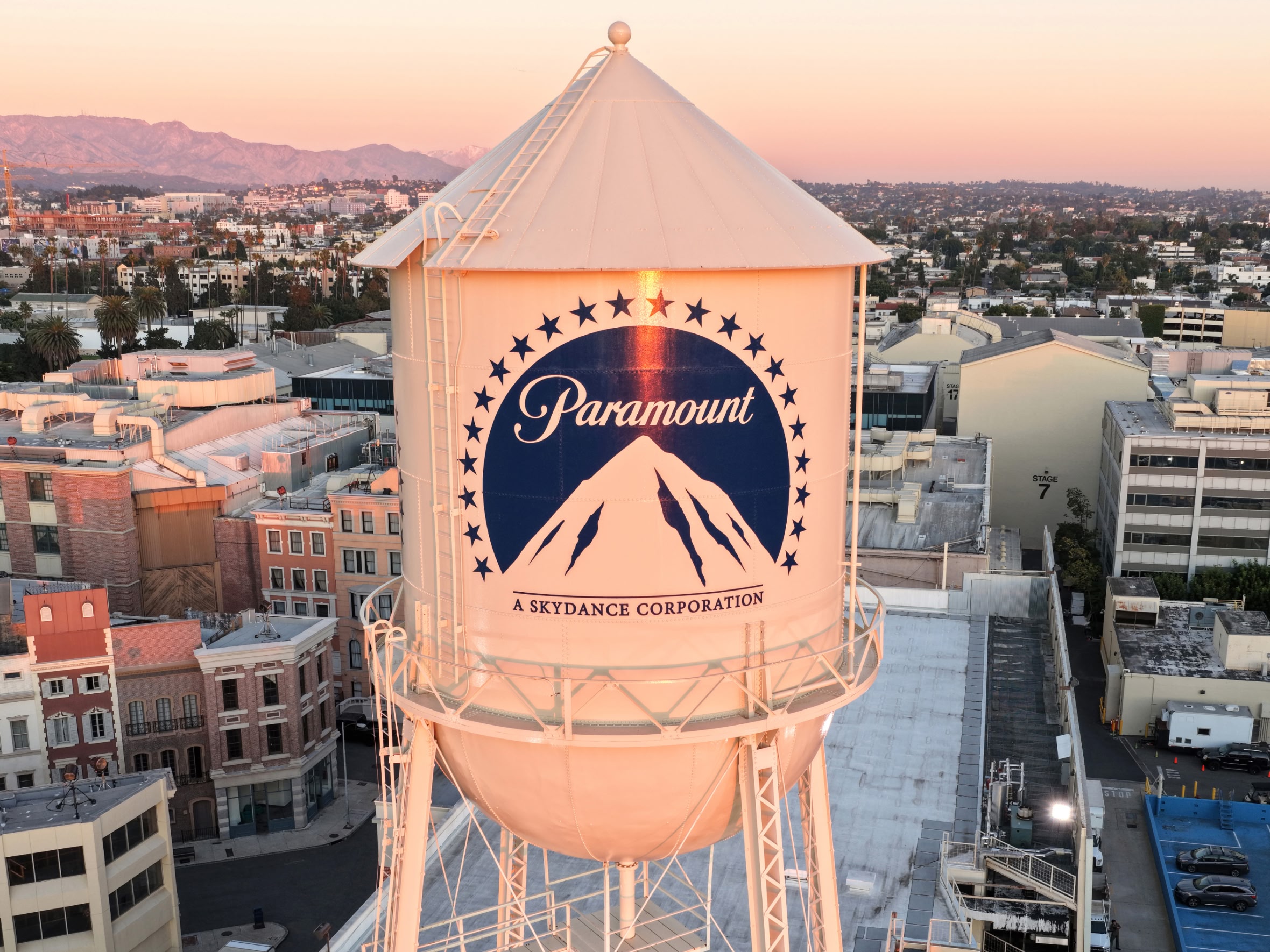 Paramount хочет сорвать сделку Warner Bros с Netflix — компания готова за это заплатить $2,8 млрд