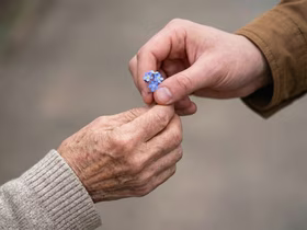 Каждый второй россиянин занимается благотворительностью импульсивно: 40% переводят небольшие суммы — от 100 до 300₽