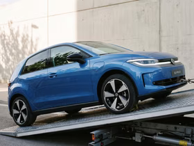 Синий Volkswagen ID. Polo