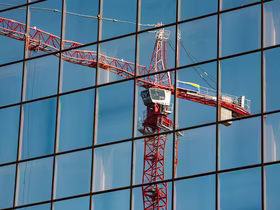 Девелоперы не сдали почти 50% офисов по итогам 2025-го: одни из причин — рост себестоимости и нехватка подрядчиков