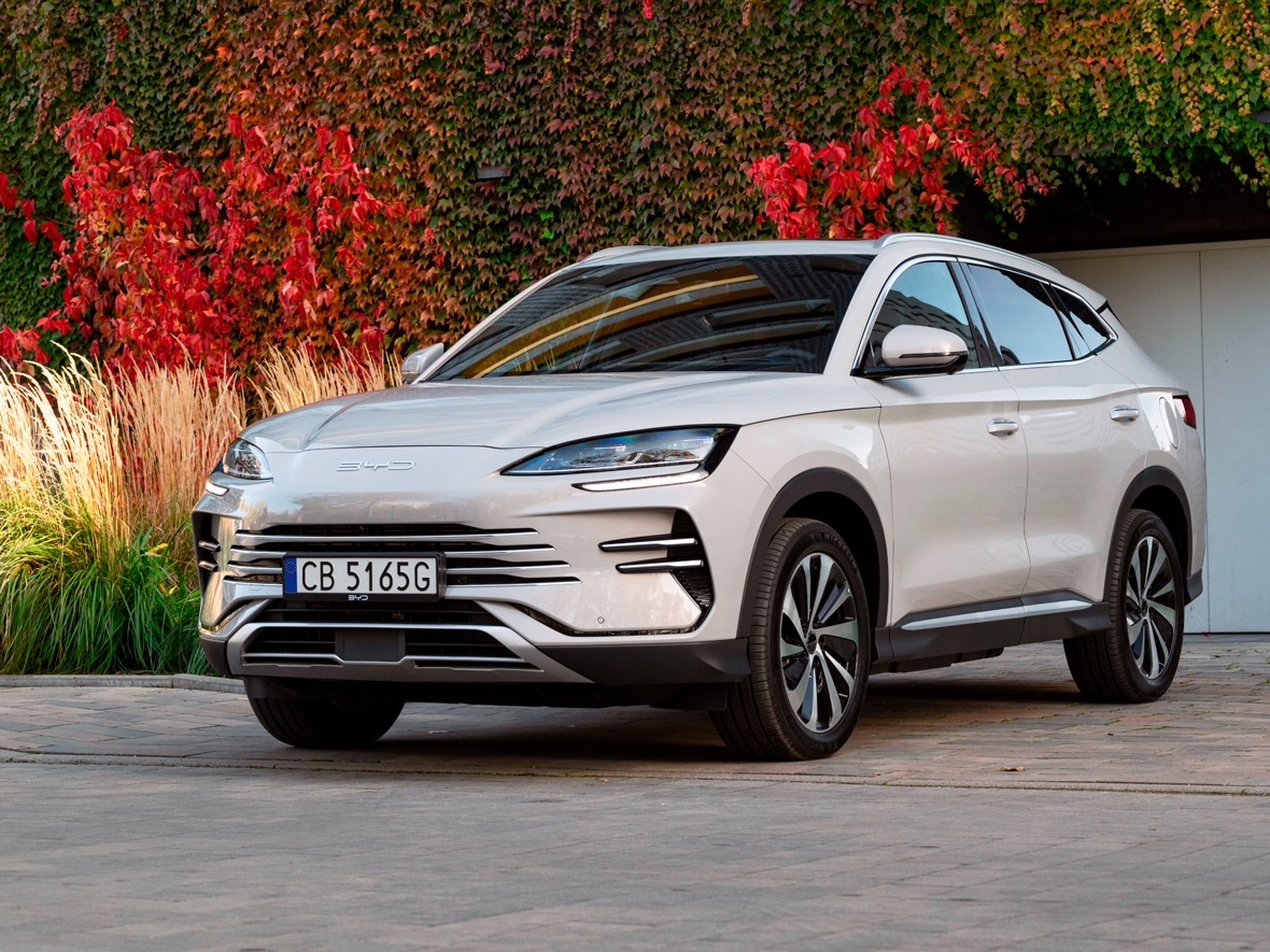 Илон Маск сдаёт позиции: китайская BYD обошла Tesla по продажам электрокаров почти на 400 тысяч машин