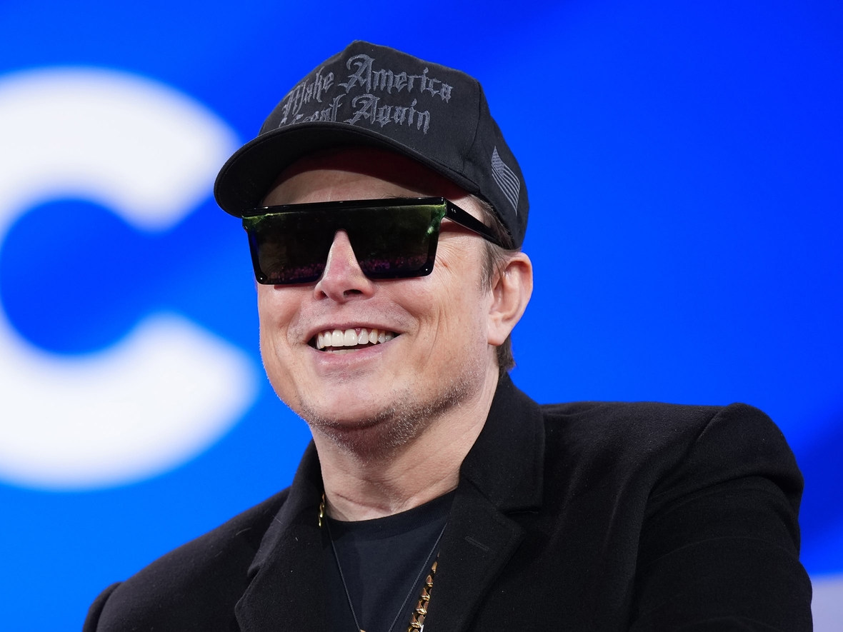 Илон Маск намекнул на создание летающего автомобиля Tesla: прототип могут показать уже в конце 2025 года