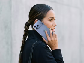 Девушка с iPhone