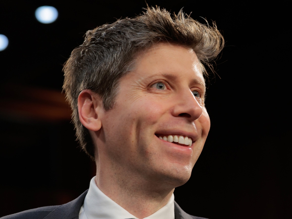 Сэм Альтман и экс-дизайнер Apple Джони Айв готовят карманного «ИИ-друга» к 2026-му — но ресурсов на запуск пока нет