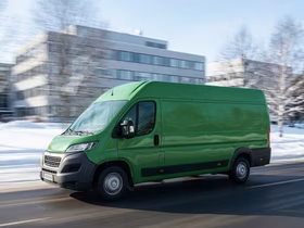 Количество посылок СДЭК выросло на 25% в 2025 году, до 150 млн: чаще всего товары отправляли в Москву — и из неё