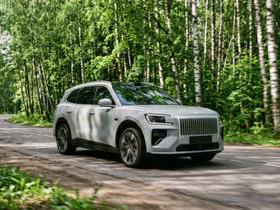 Автомобиль на дороге