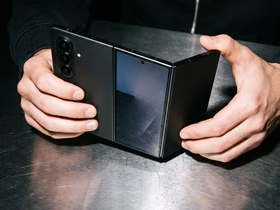 Samsung Galaxy Z TriFold в руках
