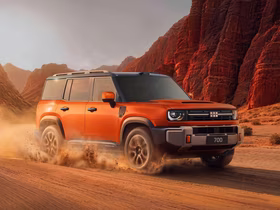 Внедорожник Galaxy Cruiser 700 в пустыне