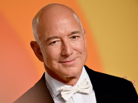 Джефф Безос снова третий в рейтинге миллиардеров Forbes — на фоне роста акций Amazon его капитал достиг $215 млрд