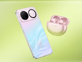 Смартфон и наушники Huawei
