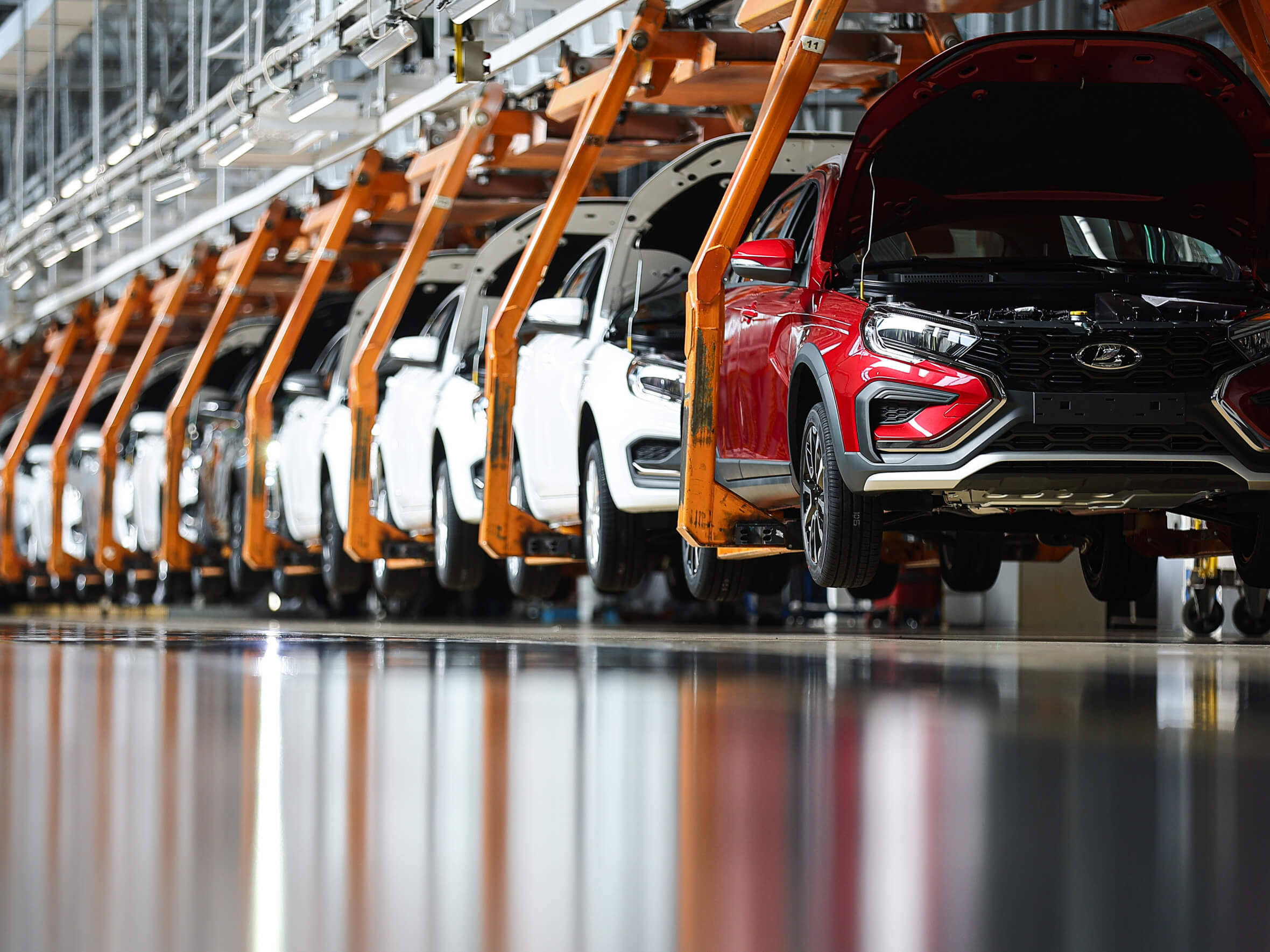 АвтоВАЗ запустил серийное производство Lada Azimut — это первый кроссовер бренда