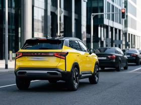 Жёлтый Lada Azimut