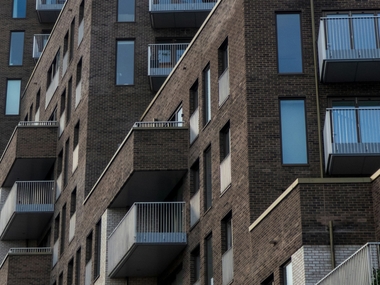 Половина покупателей смотрят на внешний вид здания, 40% — на инфраструктуру: что влияет на выбор жилья в 2025-м