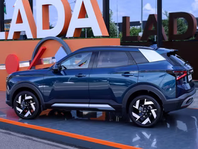 Lada Azimut в цвете «Серенада» на «Иннопроме»