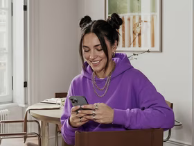 Мессенджер Max запустил верификацию блогеров — каналы от 10 тыс. подписчиков смогут получить отметку A+