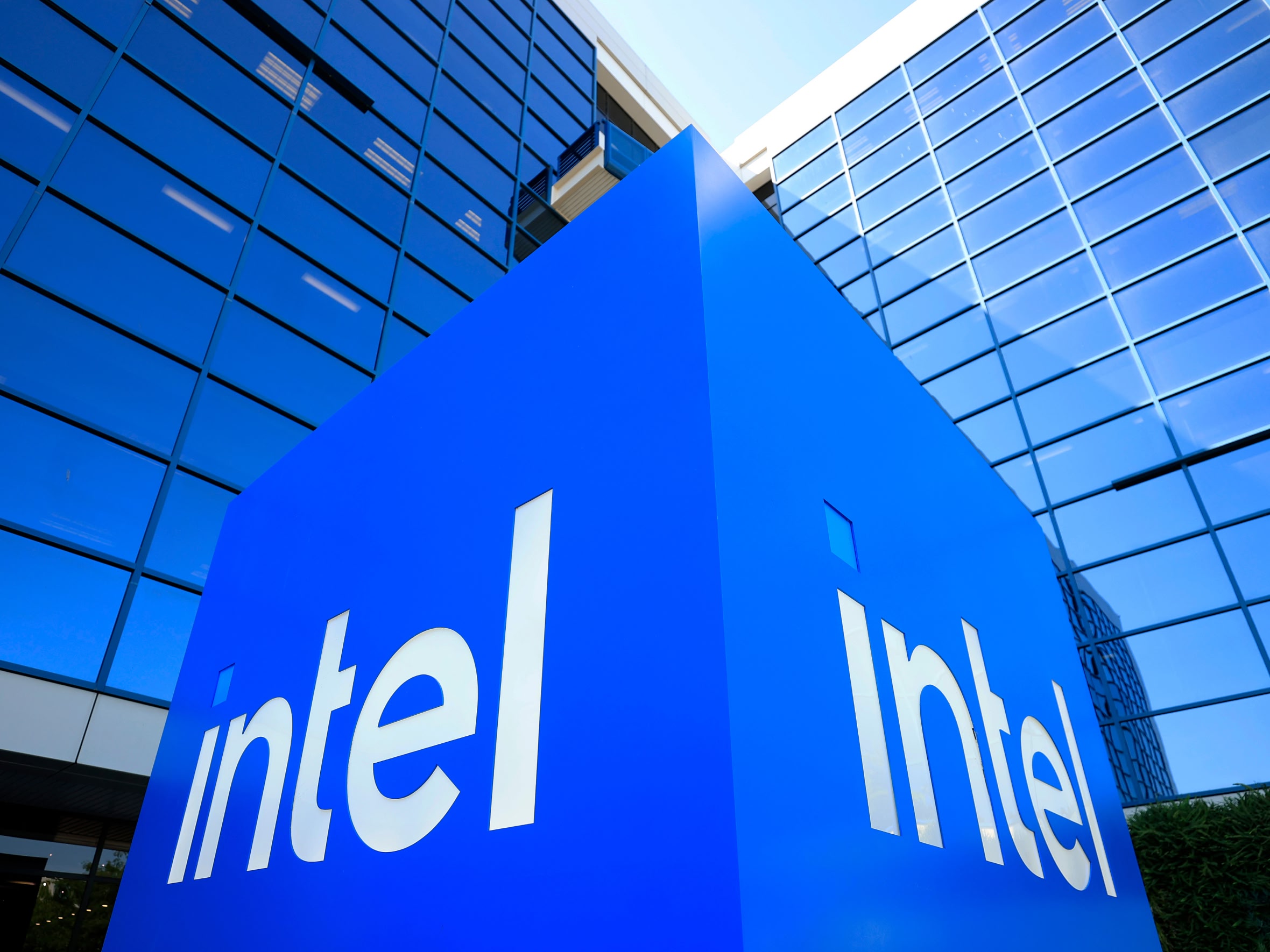 Intel наращивает прибыль после провала в 2024 году: финансовый отчет превзошел ожидания — акции выросли на 9%