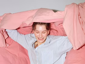 Рынок онлайн-торговли в России достиг 14,2 трлн ₽ в 2025 году: 94% продаж одежды и обуви приходится на маркетплейсы