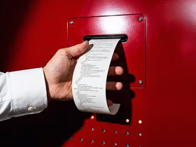 Альфа-Банк первым в России переводит разработку на вайб-кодинг: инженеры формулируют задачи — ИИ генерирует код