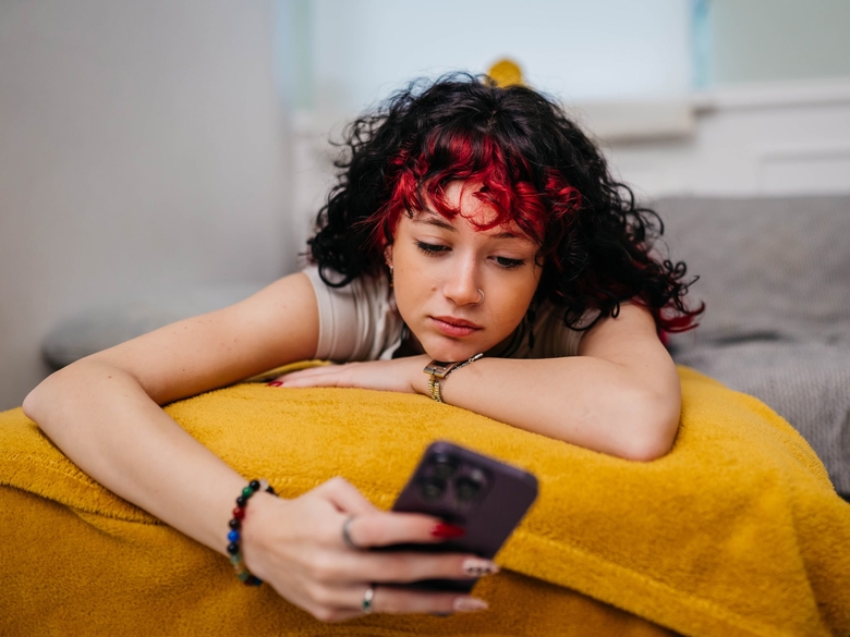 Австралия первой в мире запретила соцсети детям до 16 лет — за нарушение закона платформам грозит штраф до $33 млн