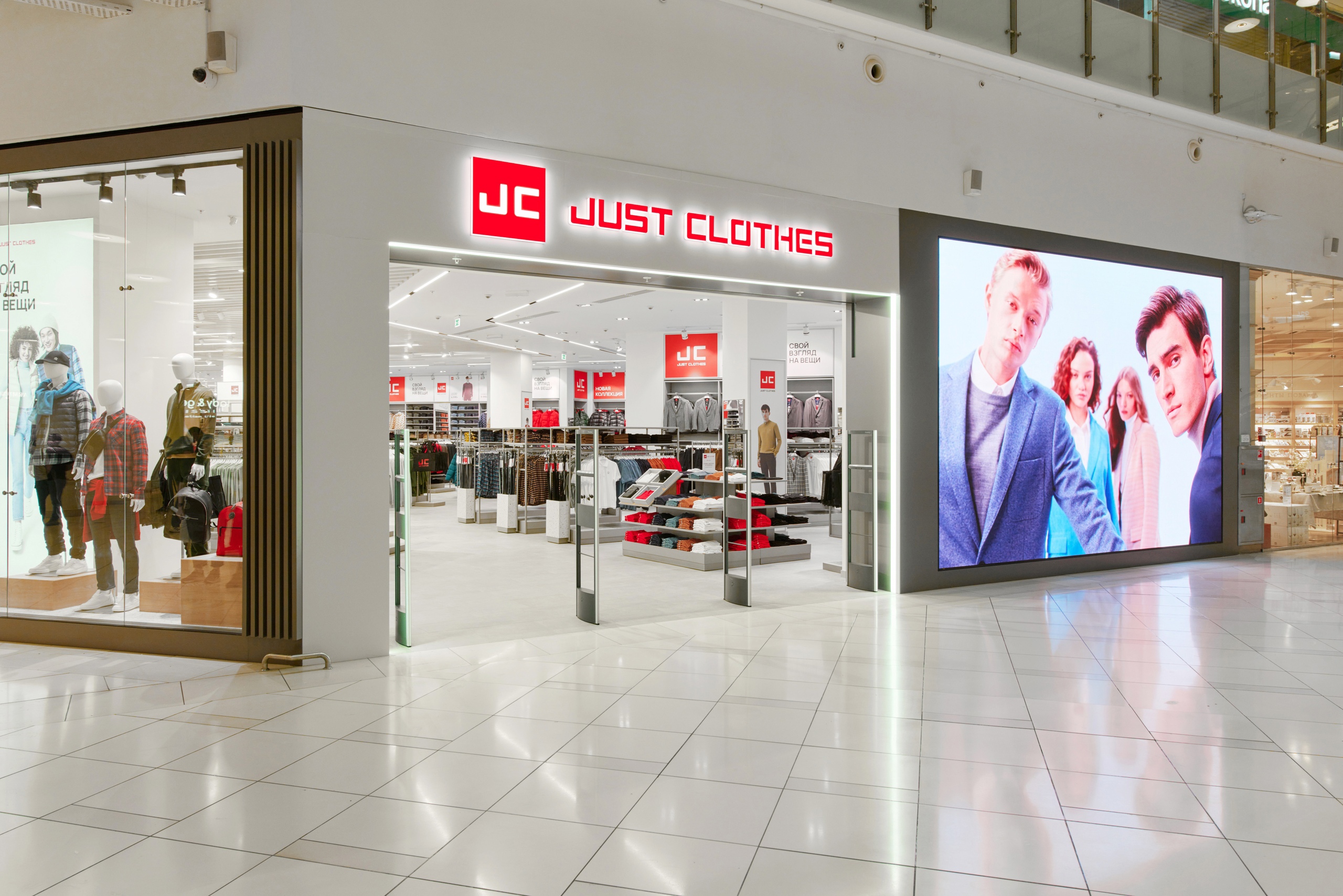 В России закрылось больше половины магазинов бренда одежды Just Clothes