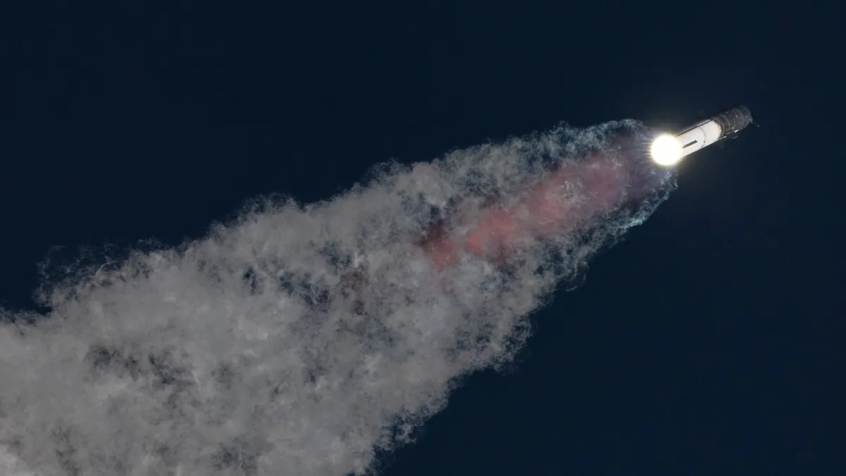 Отраслевой регулятор США расследует причины взрыва при запуске Starship