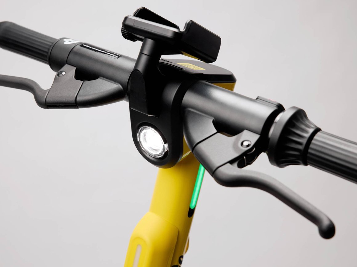 «Яндекс» показал новое поколение электросамокатов с кнопкой для старта поездки