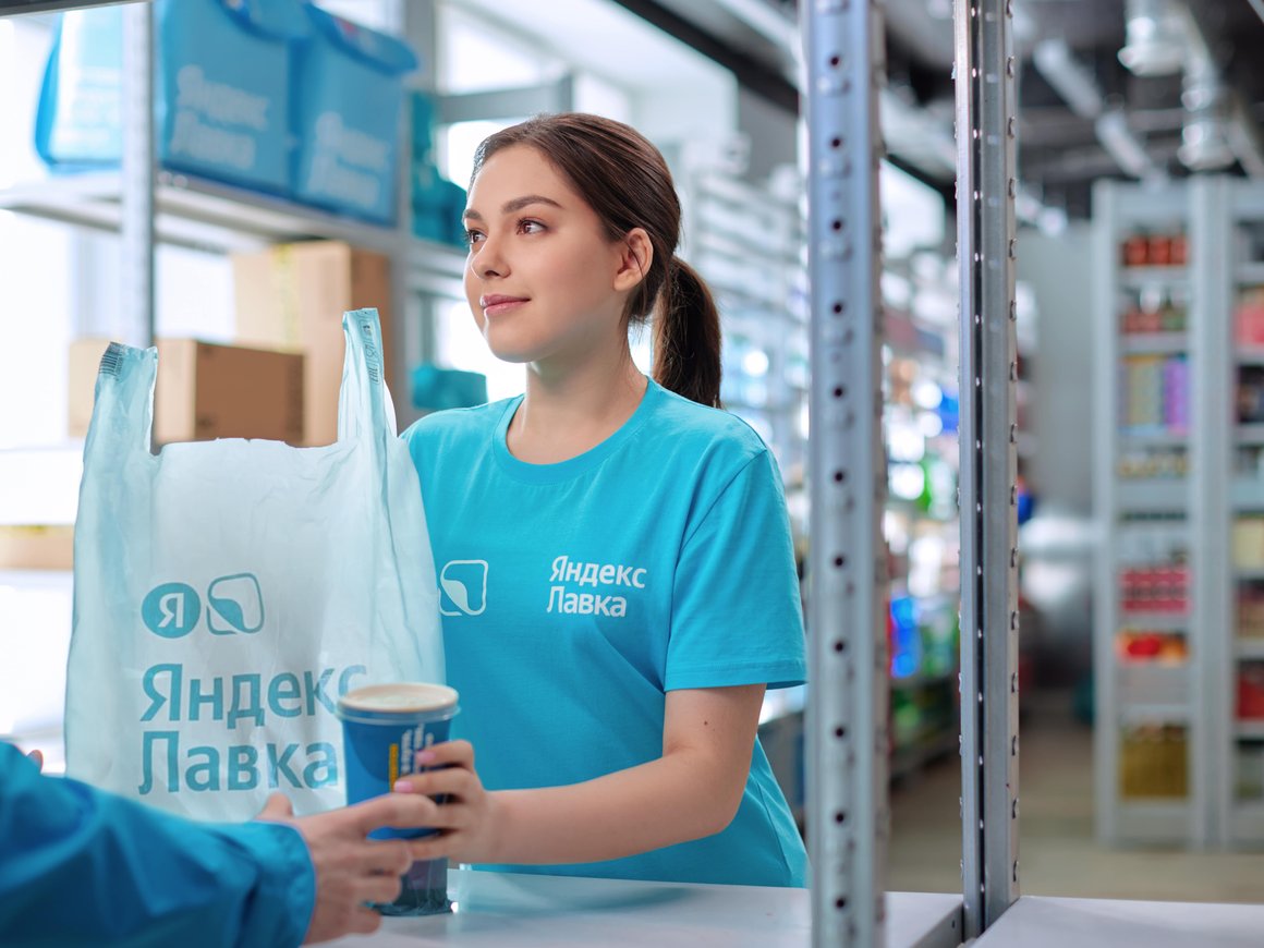«Яндекс Лавка» начала продавать собственные технологии сторонним ритейлерам