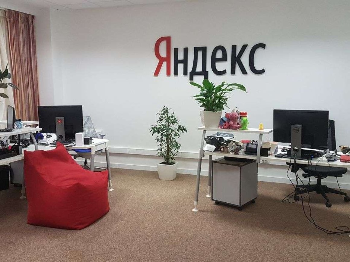 «Коммерсантъ»: «Яндекс» начал разрабатывать план по защите компании от поглощения