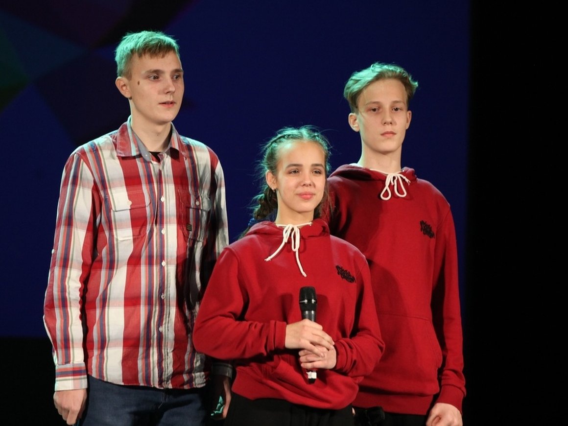 «Фермерство — это не грязная работа». Как подростки из Псковской области зарабатывают на молоке