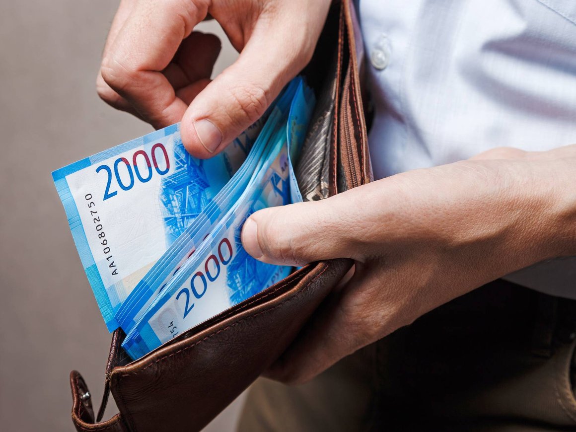 Доля довольных зарплатой россиян выросла максимально за 11 лет