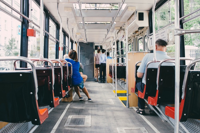 общественный транспорт, салон автобуса, дорого на работу