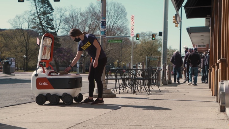 Роботы «Яндекса» будут доставлять еду в кампусах университетов США