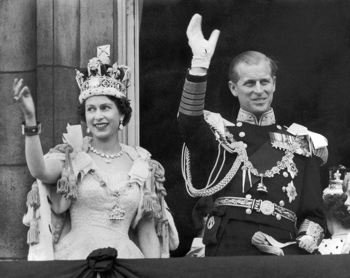 Коронация королевы Елизаветы в Вестминстерском аббатстве стала первой коронацией, которая когда-либо транслировалась по телевидению. Согласно сайту королевской семьи, в Великобритании ее посмотрели 27 млн человек. 