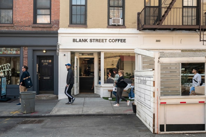 Внешний вид кофейни Blank Street Coffee