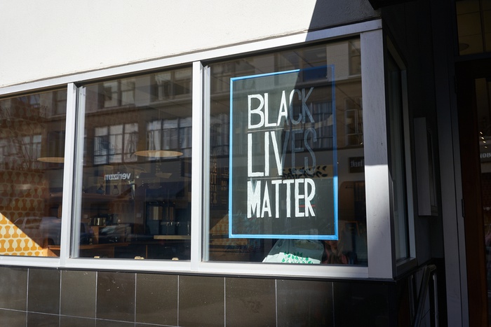 знак black lives matter